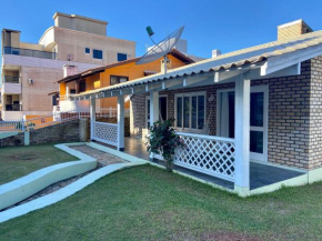 002B - Casa de Veraneio em Bombinhas com 4 dormitórios Próxima ao Mar
